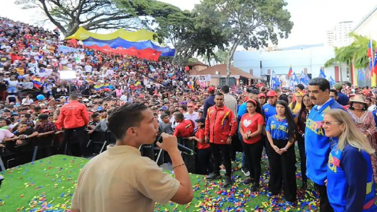 Los «Rojos Rojitos» también marcharon por el Día de la Juventud