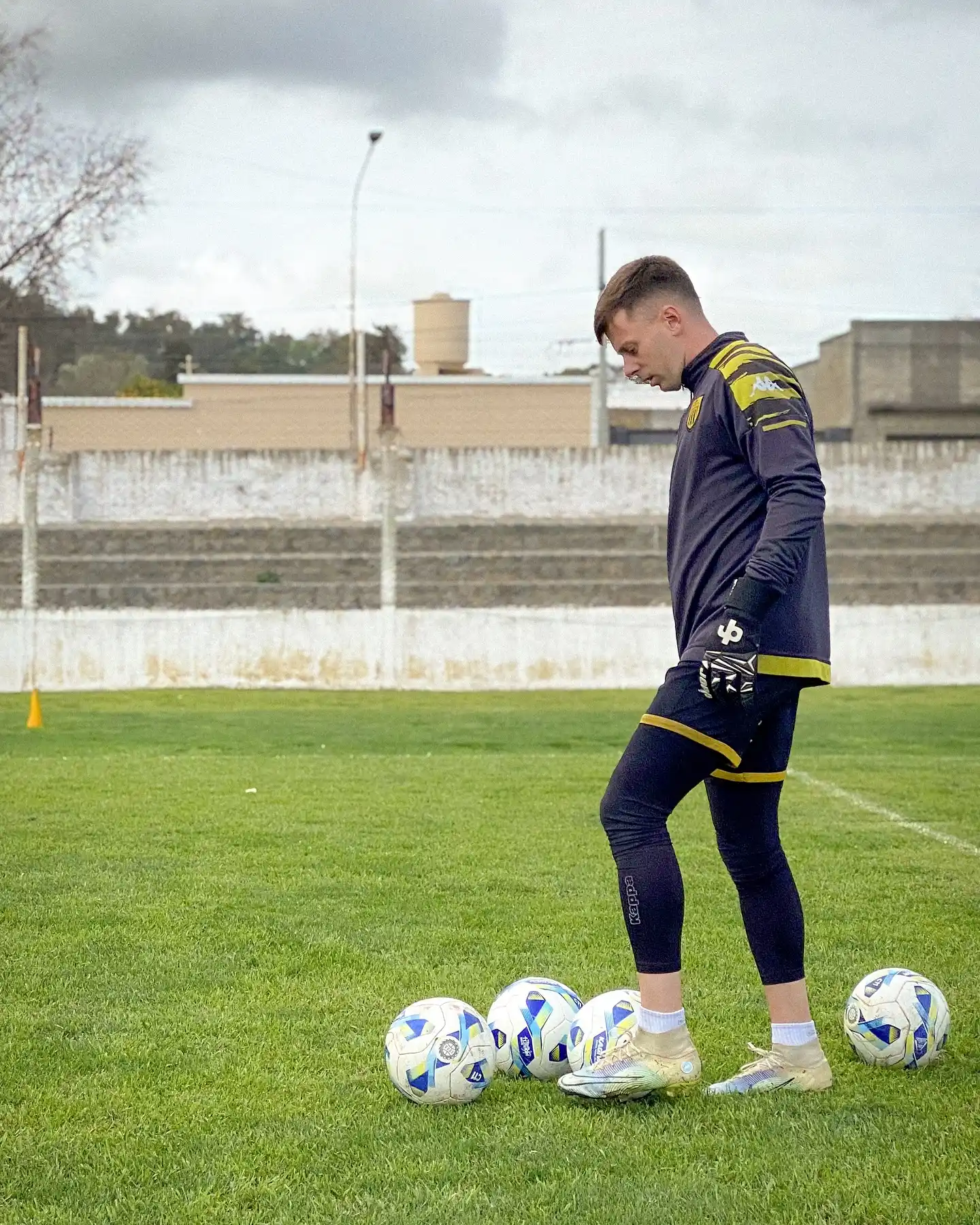 FOTO @CLUBSANTAMARINA Mazza, custodio del arco tandilense.