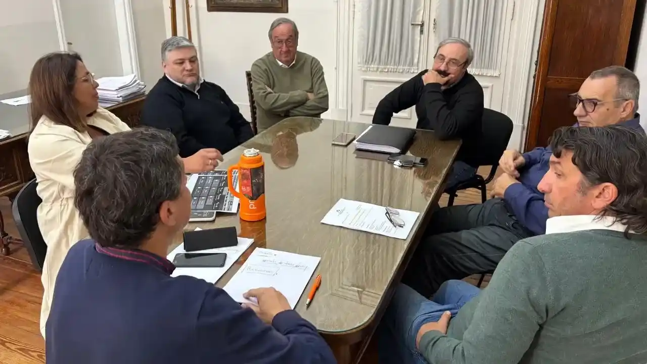 La Cámara de Transporte solicitó la creación de una mesa de trabajo con el Ejecutivo para abordar la crisis del sector.