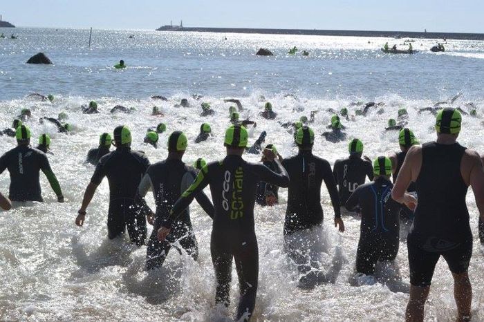 El ingreso al mar que da puntapié al Triatlón Olímpico. 
