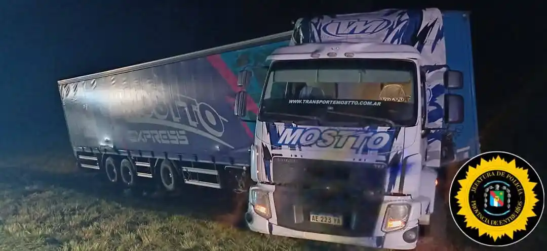 Despiste de un camión en la Ruta Nacional Nº 12: sin heridos y tránsito normal