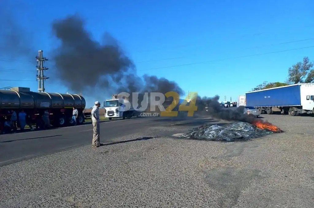 Gasoil sin acuerdo: sigue el paro de transportistas de granos