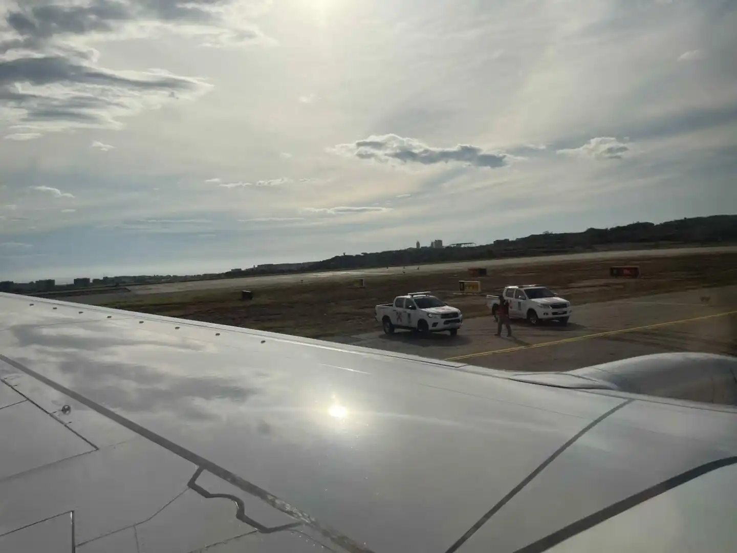 ¡POR POCO OCURRE UN ACCIDENTE! Avión se atascó tras desperfecto de la pista en el aeropuerto de Maiquetía