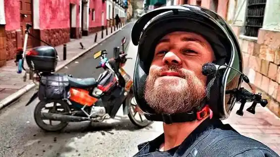 Detuvieron a un famoso youtuber por tenencia de material pedófilo