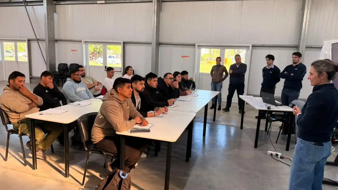 La capacitación comenzó con una clase teórica.