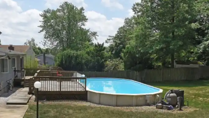 Una niña cayó en la pileta, su madre y su tío trataron de salvarla: murieron los tres