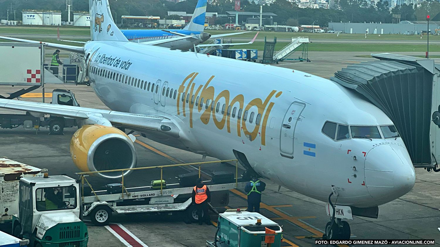 Flybondi presenta su «Golden Ticket»: 50 pasajes para volar durante todo un año