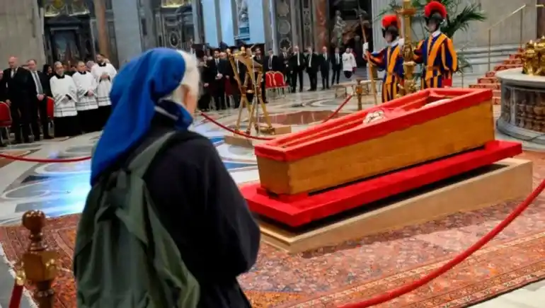 La monja que rompió el protocolo