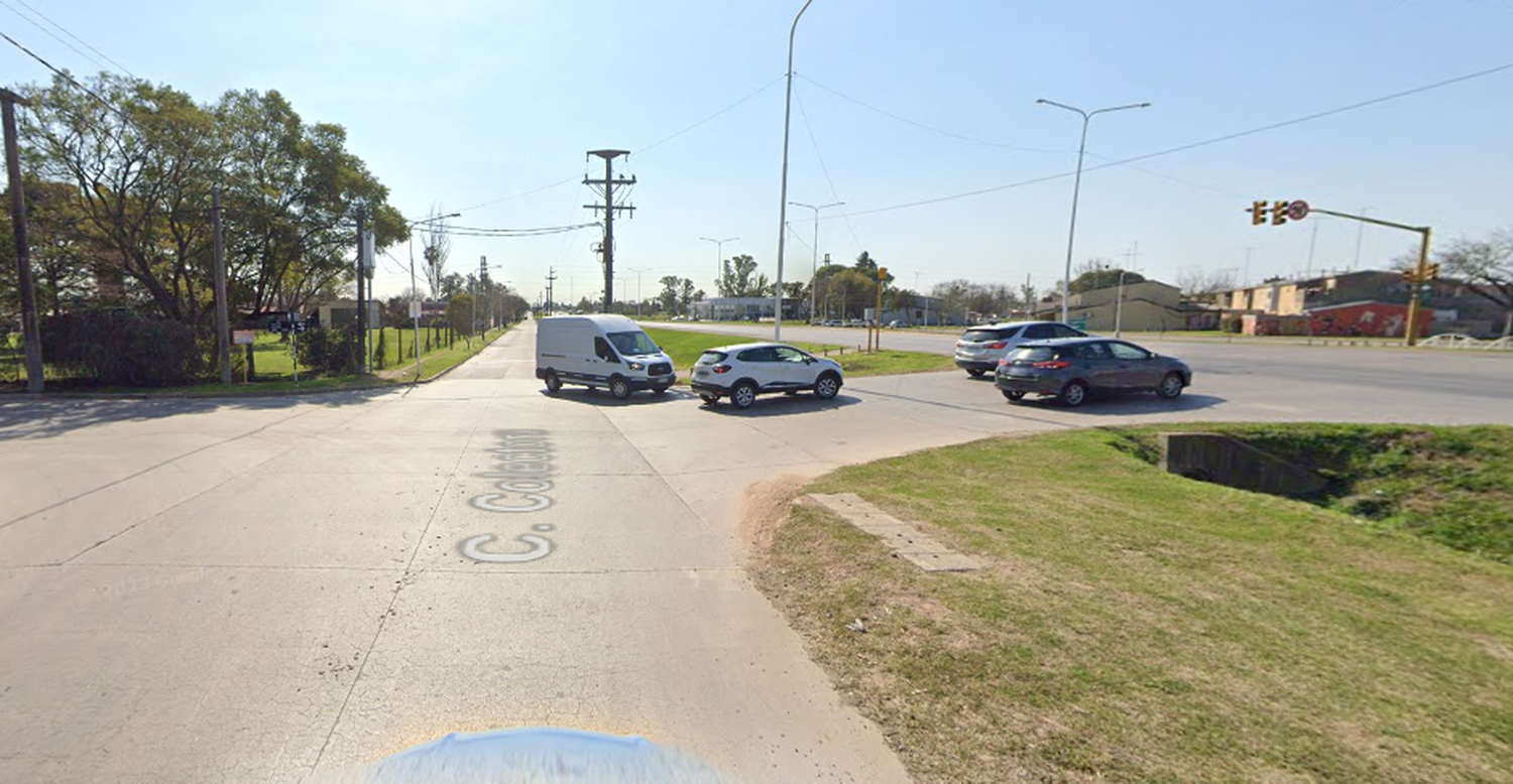 Choque y fuga: una joven motociclista sufrió importantes heridas