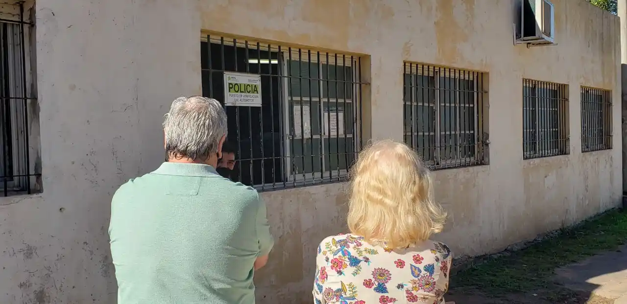 Quejas por la mala atención en la verificación vehicular de policía