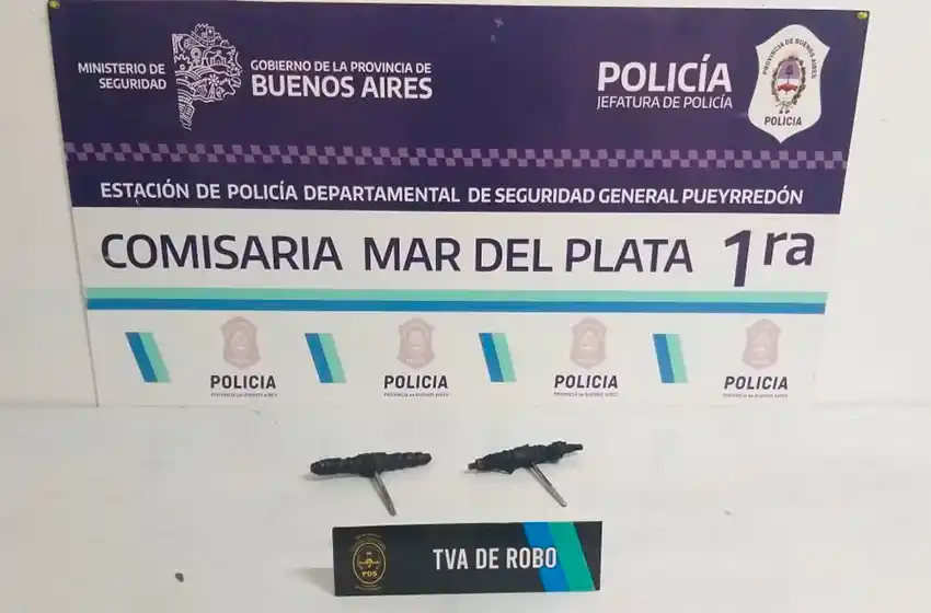 Video: con yugas, atrapan a tres jóvenes que habían marcado una moto