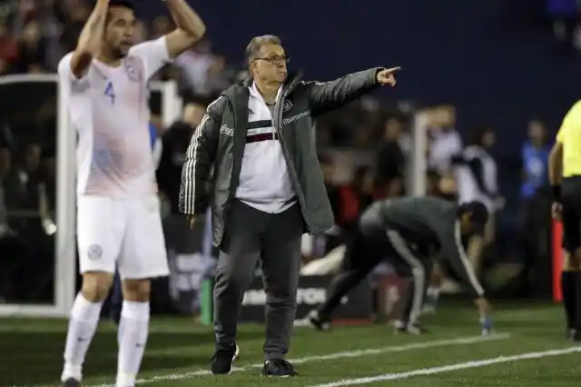 El Tata Martino debutó en la selección de México con un triunfo ante Chile

