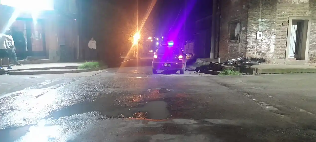 Joven motociclista sufrió lesiones graves tras un siniestro vial en Victoria