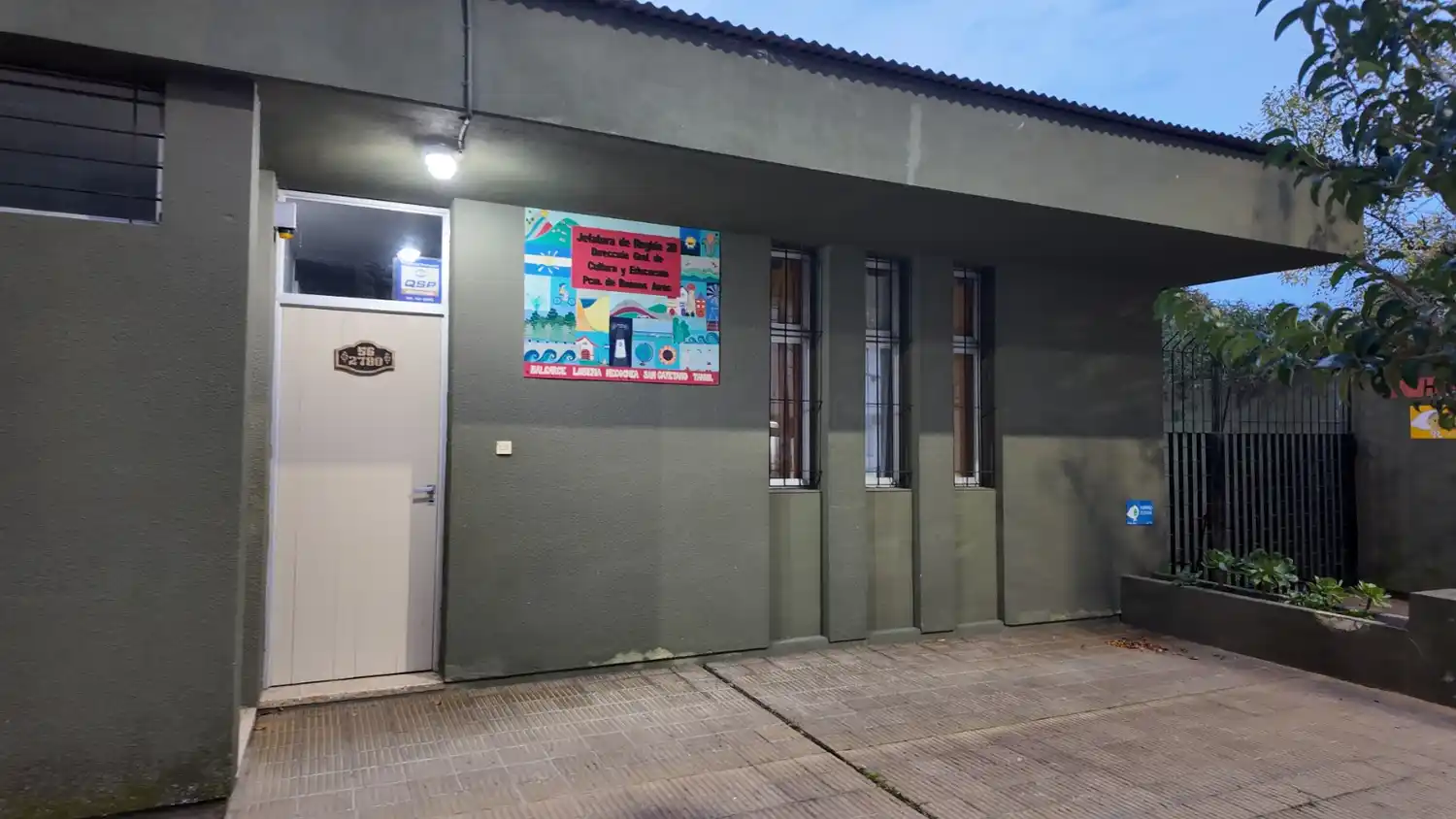 Jefatura Regional de Educación, en calle 56 Nº 2780