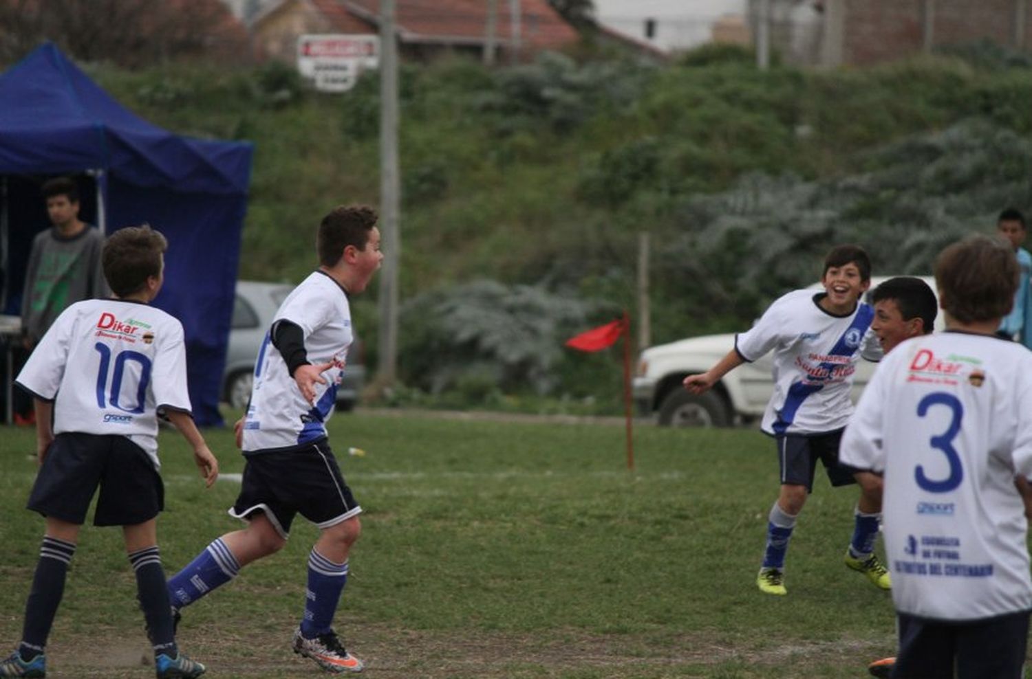 Vuelve a rodar la pelota en los Juegos Barriales de fútbol