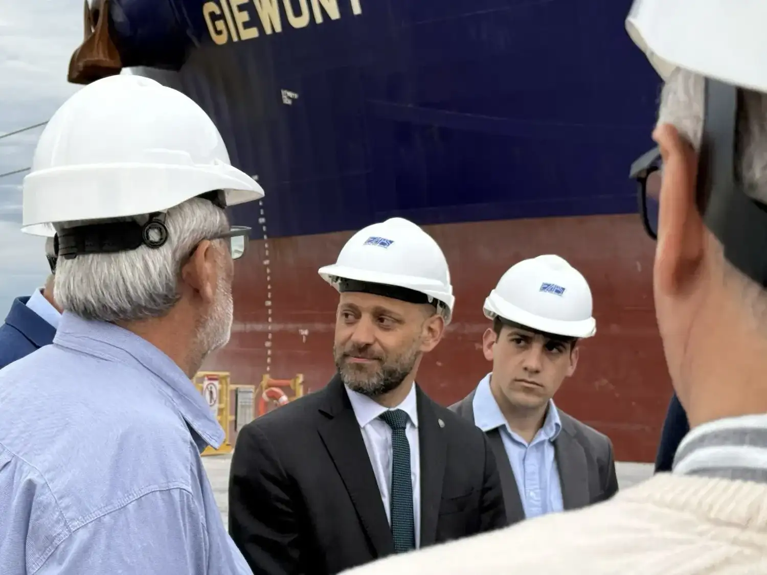 Se concretó la exportación de 30 mil toneladas de acero producido en la provincia, desde el muelle de la Zona Franca - 1