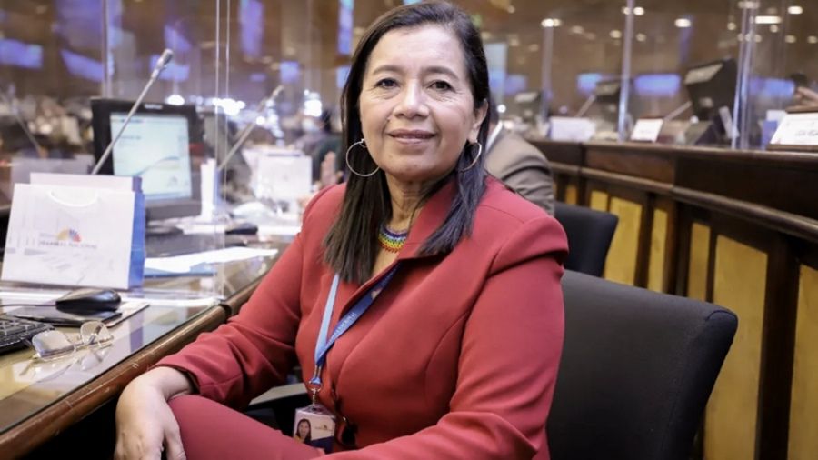 Ecuador: destituyen a la presidenta del Parlamento por “incumplimiento de funciones”