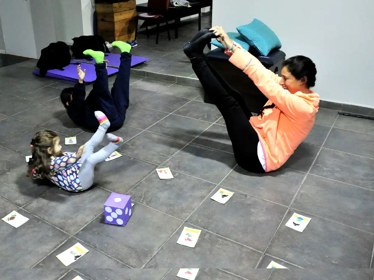 Por qué el yoga puede ayudar a los niños con hiperactividad 