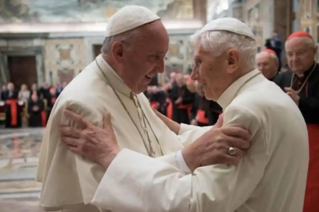 El papa Francisco presidirá el funeral de Benedicto XVI el 5 de enero