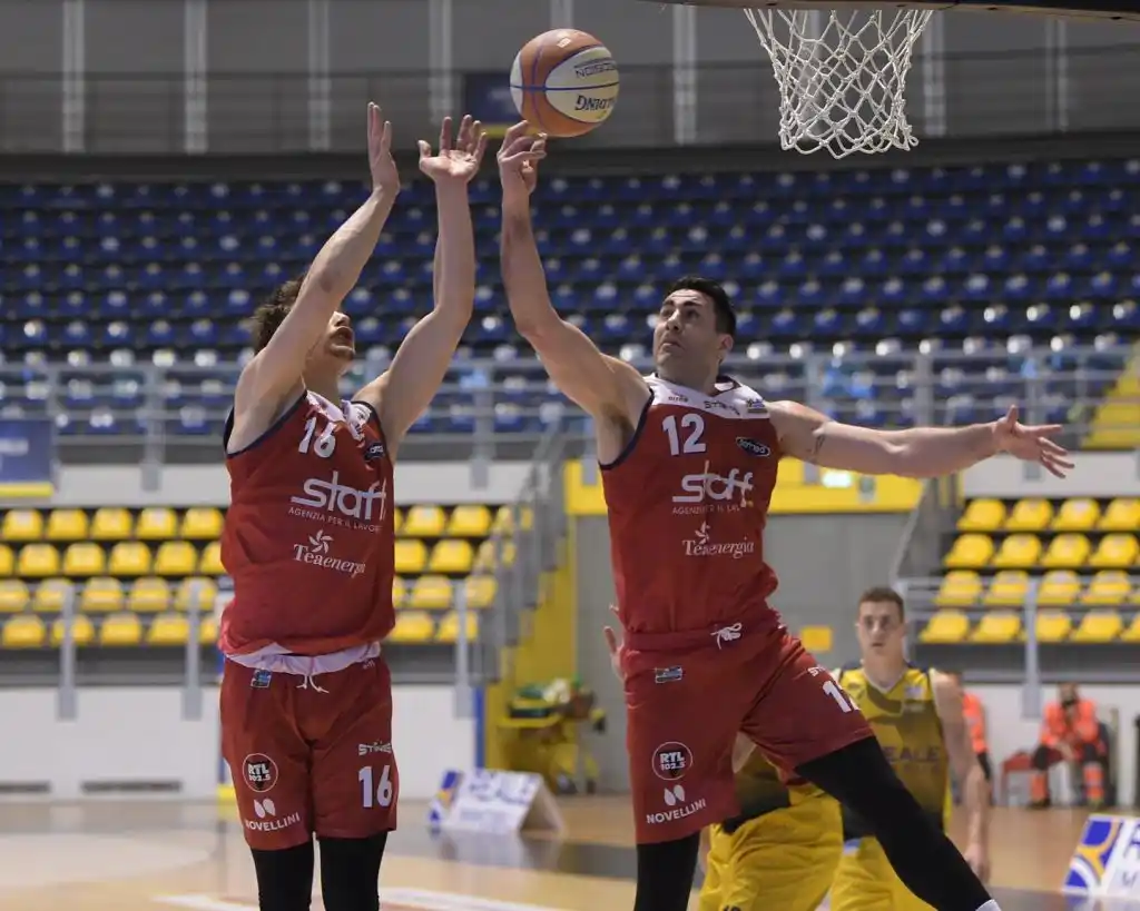 Cayó el equipo de Ghersetti en el comienzo de la serie