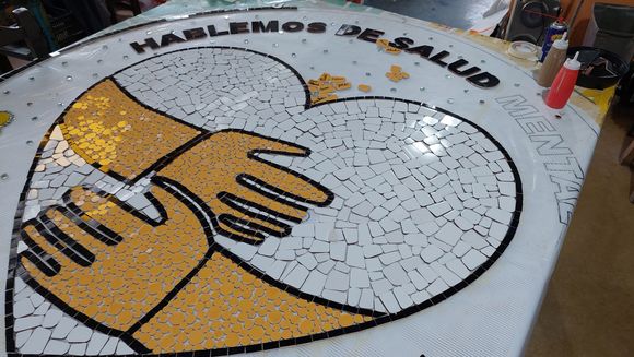 Encuentro para recordar a las víctimas de suicidio en la esquina del mural