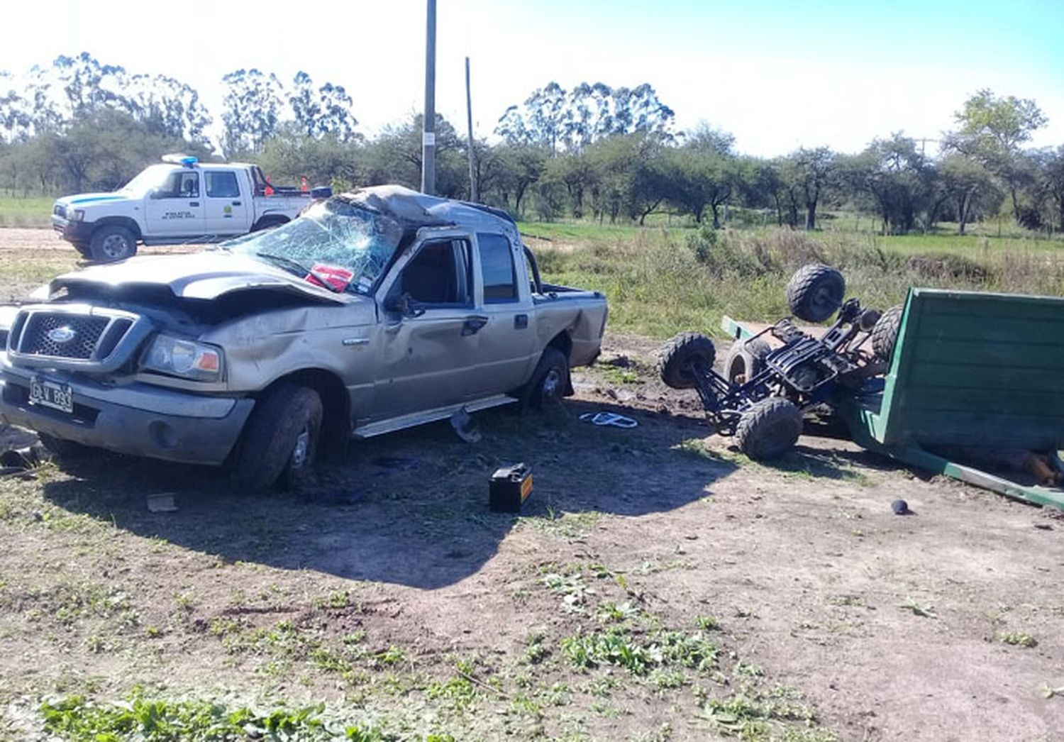 Conductor herido tras despistar con su camioneta