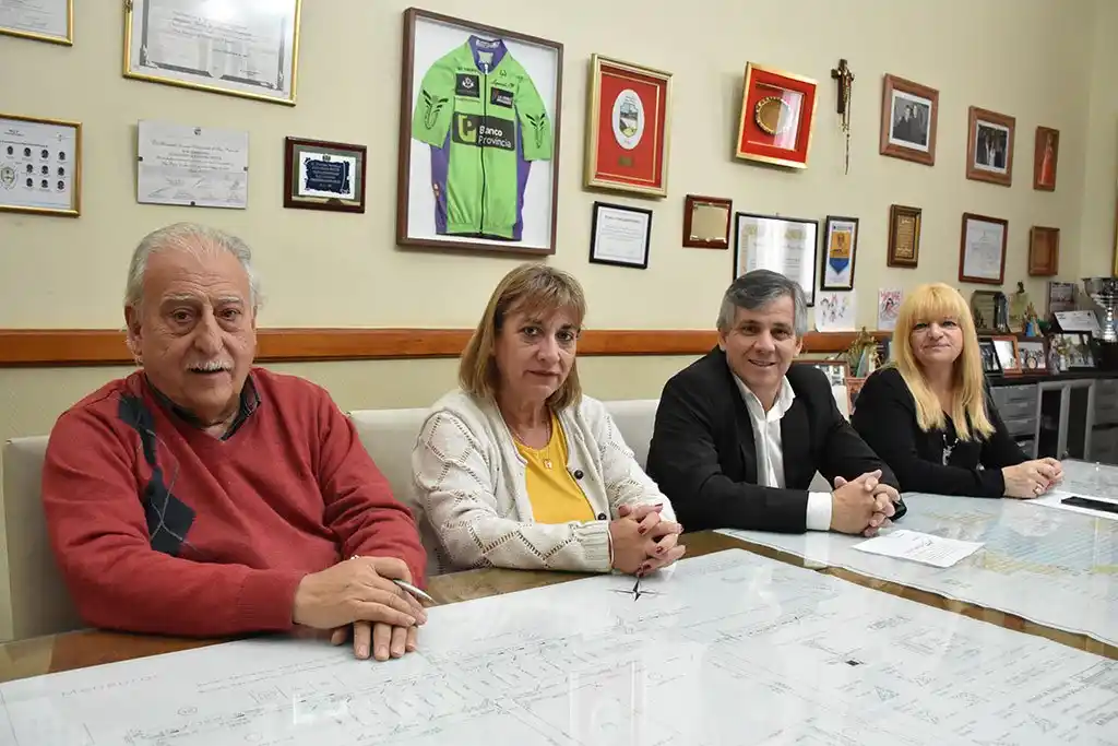 Chivicoy: Bono de 3 mil pesos para municipales, aumento en horas extras y becas laborales