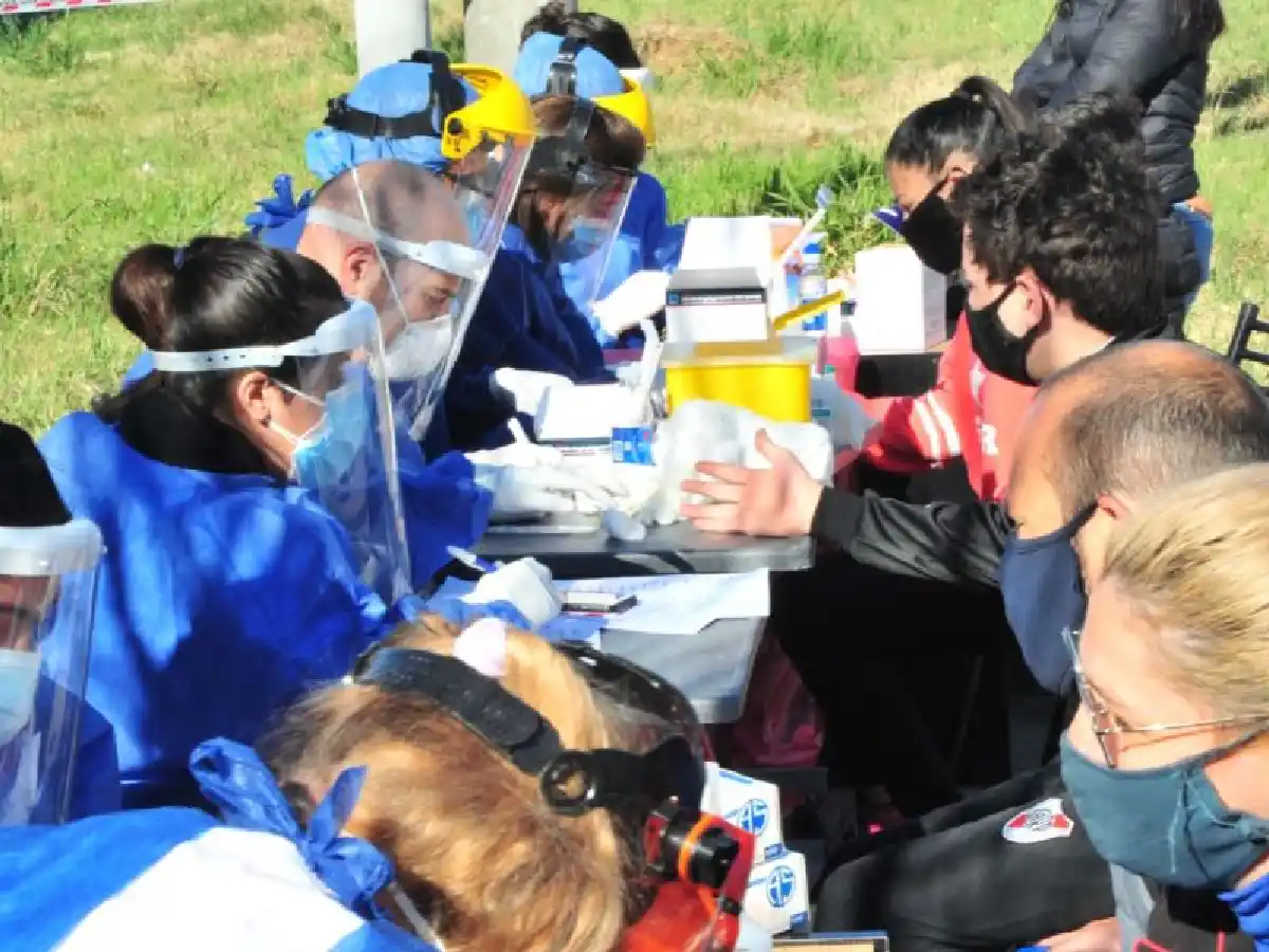 Realizarán testeos masivos de coronavirus en la plaza Vélez Sarsfield