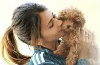 Desde su llegada en 2020, Abú ha conquistado a Antonela Roccuzzo y Lionel Messi con su ternura y personalidad juguetona.