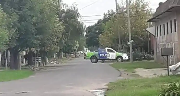 Un herido en un barrio  donde las disputas a mano armada no cesan