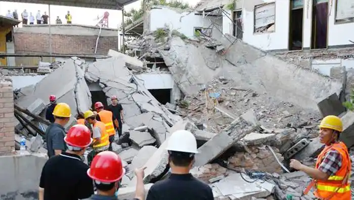 Al menos 29 muertos y 28 heridos tras hundirse un restaurante en China