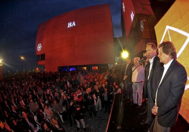 Scioli inaugura muestra de Sandro en Mar del Plata