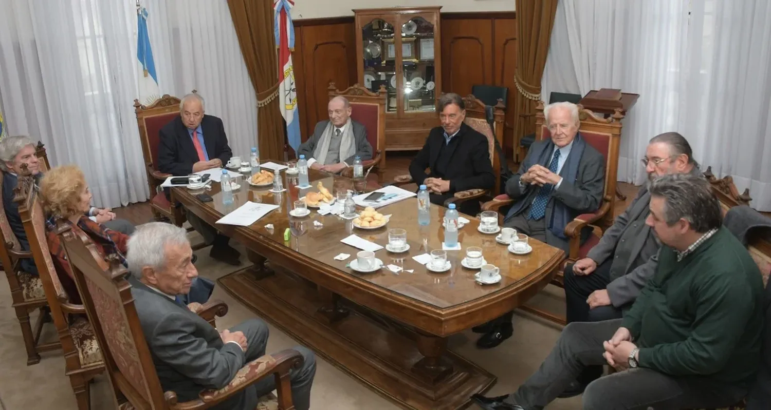 Cococcioni y Mascheroni fueron recibidos por la Corte en pleno: Gutiérrez, Spuler, Falistocco, Erbetta, Netri y el procurador Barraguirre. Foto: Flavio Raina