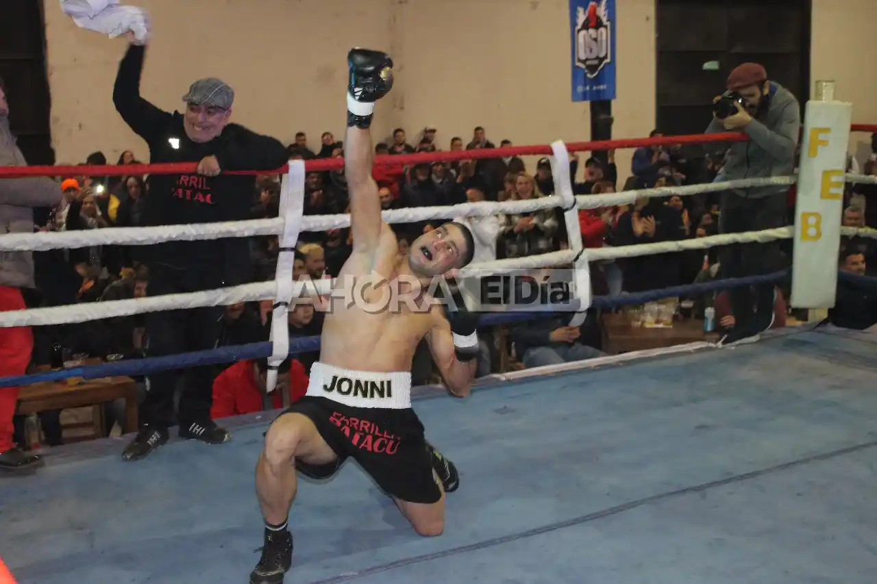 En sólo 47 segundos Jonathan "el Picante" Parada ganó por nocaut