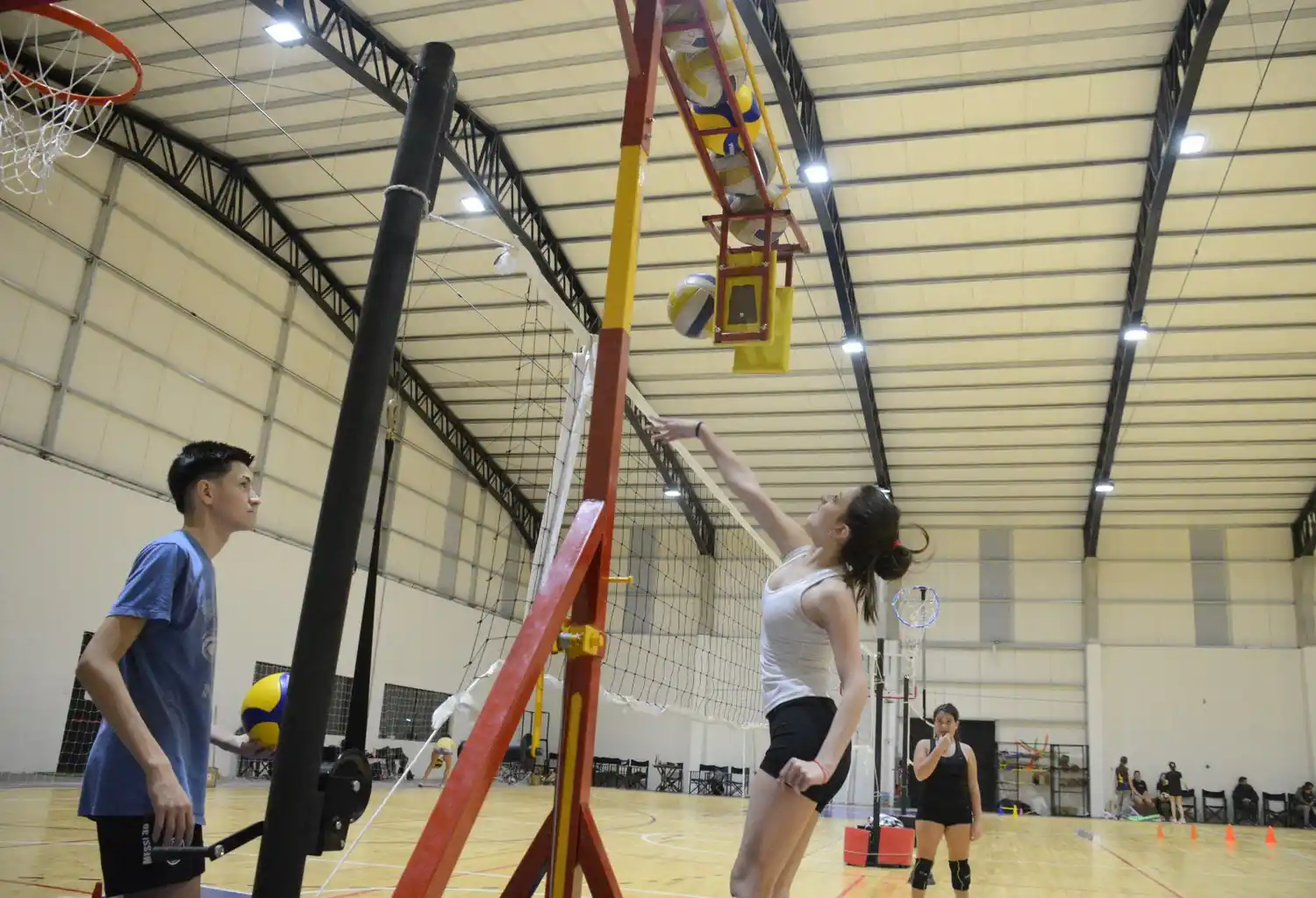 El club EDAL, camino a la excelencia en vóley, se concentra en la técnica y sumó tecnología