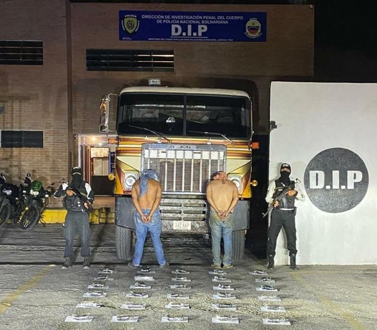 Encuentran 41 panelas de cocaína en camión que viajaba hacia Caracas