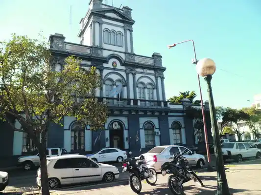 Terminaron en la Jefatura: maniobras indebidas, choque e insultos a la Policía