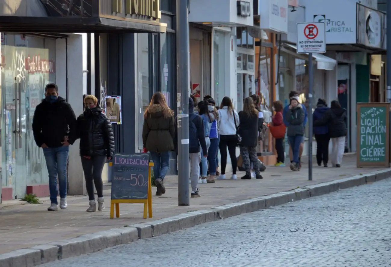 Hubo movimiento en el centro y los comerciantes aseguran que “viene muy tranquilo"