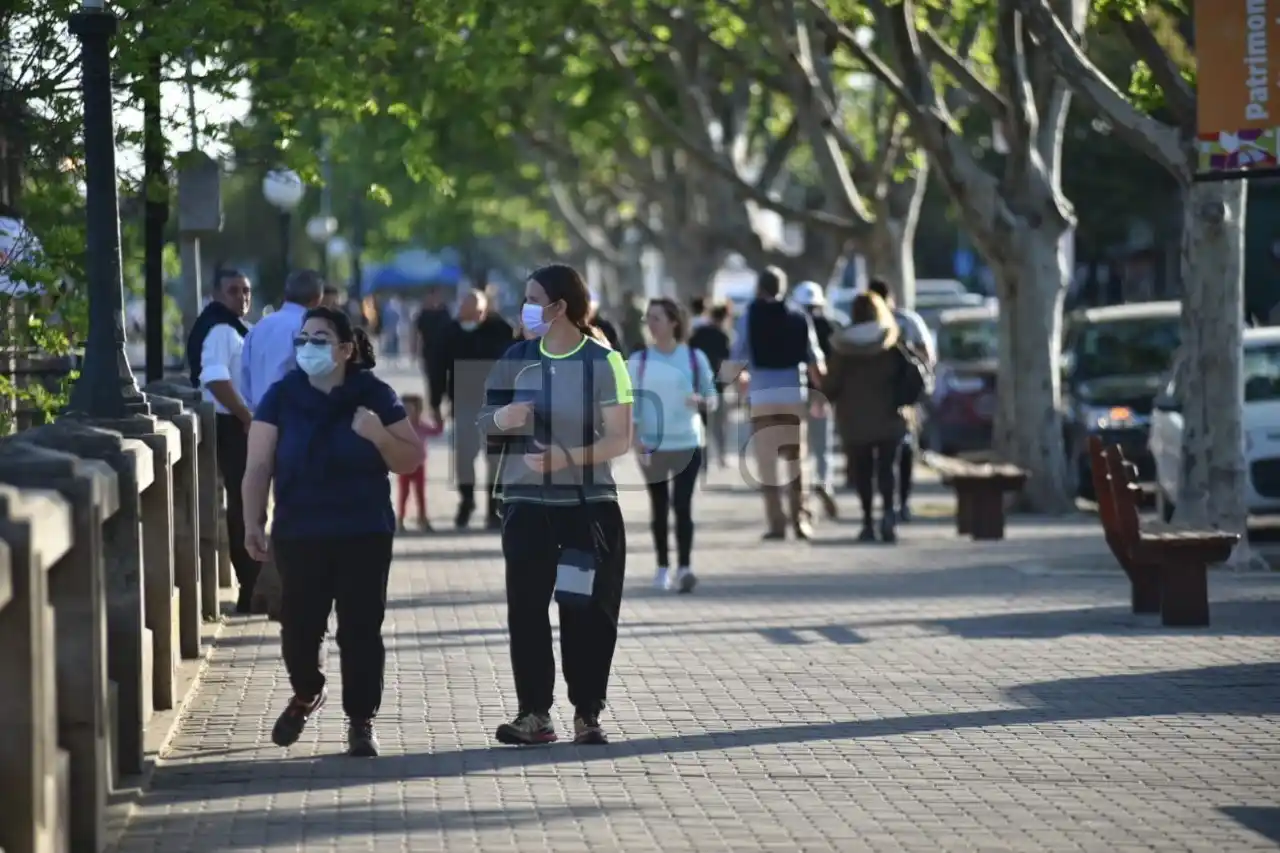 Lunes con sol tibio y una máxima de 15 grados: en pocos días volvería el calorcito