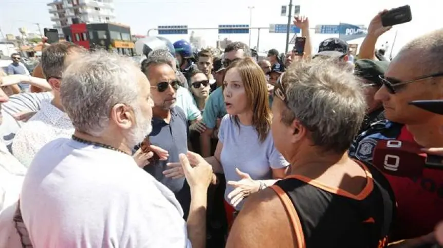 Video: El fuerte cruce entre Vidal y guardavidas durante su presentación en Mar del Plata