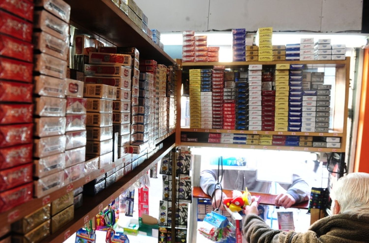 Autorizan la importación de cigarrillos para evitar el desabastecimiento