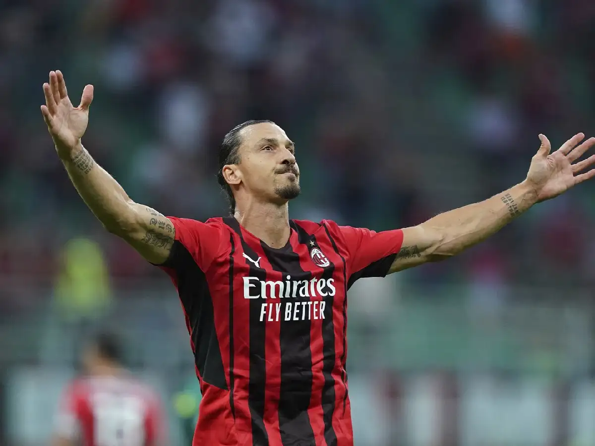 Ibrahimovic seguirá jugando en el Milan 
