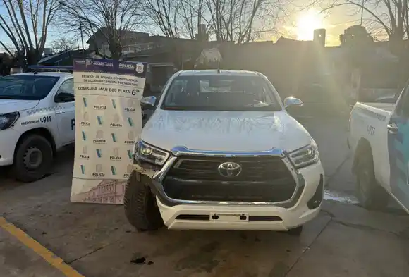 Delincuente arrastró treinta metros a un hombre para robarle la camioneta