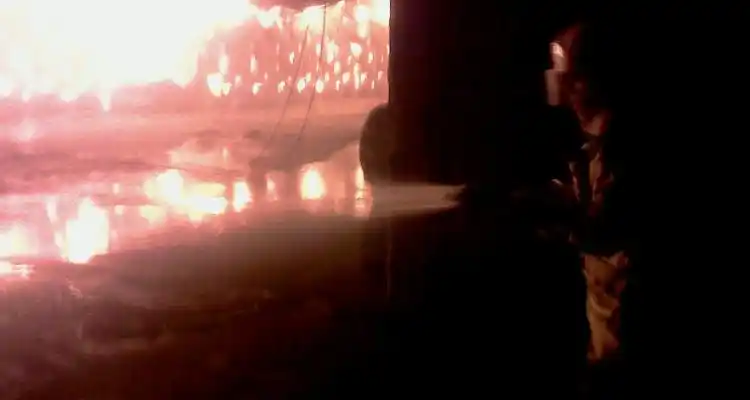 Feroz incendio en Celupaper