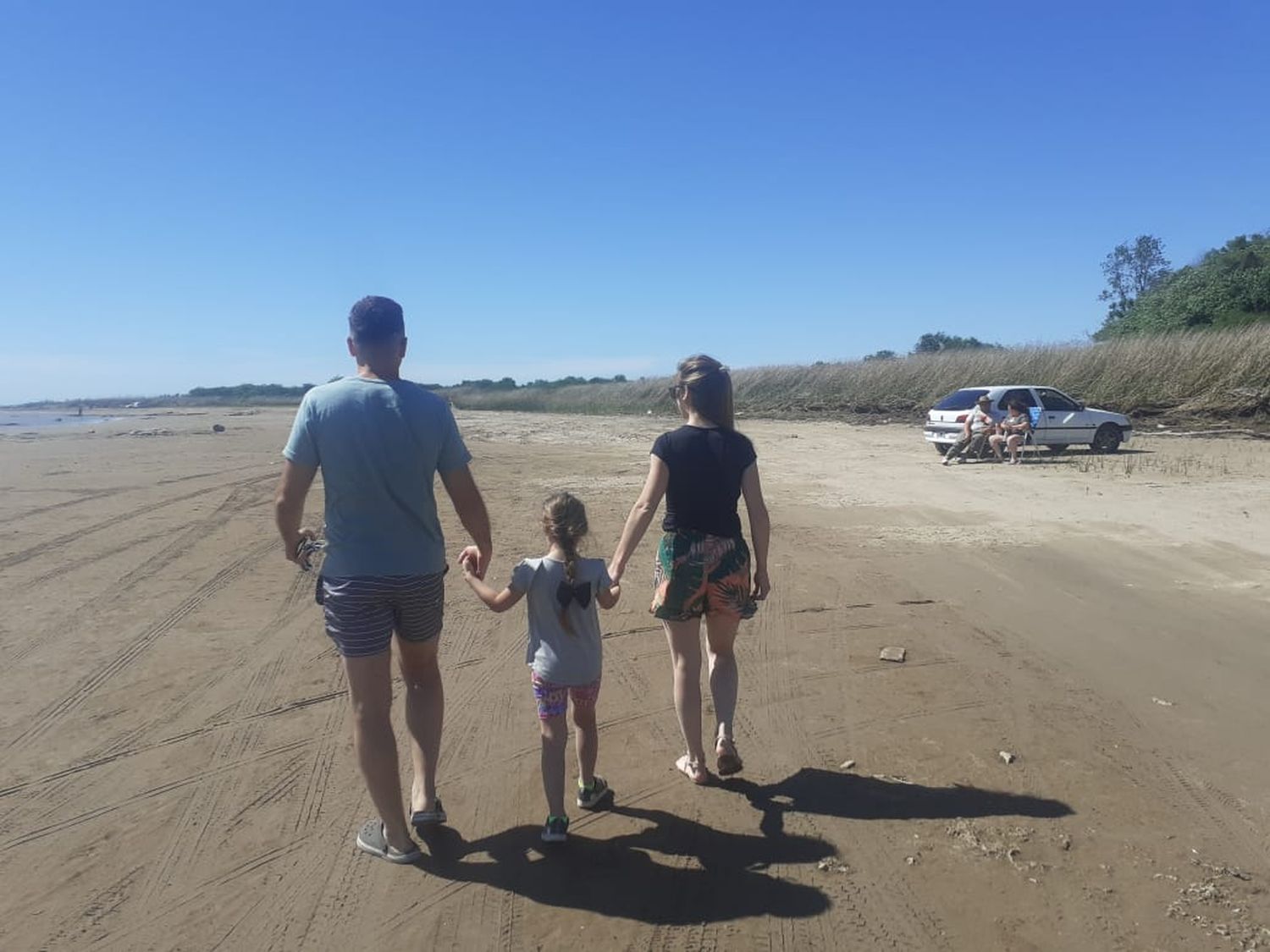 Miles de turistas disfrutan el fin de semana largo en San Pedro y Vuelta de Obligado