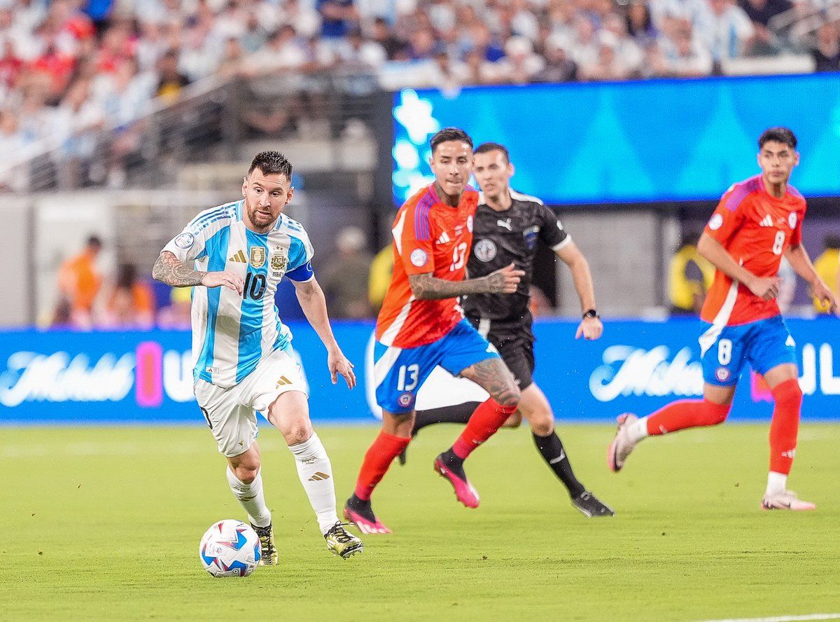 Argentina ganó y clasificó a la próxima fase.