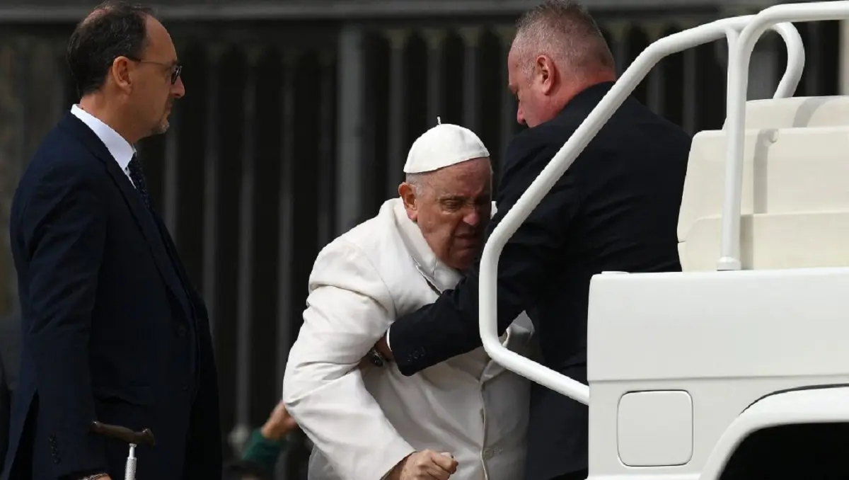 ¡TIENE UNA AFECCIÓN PULMONAR! Papa Francisco NO oficiará misa del Domingo de Ramos