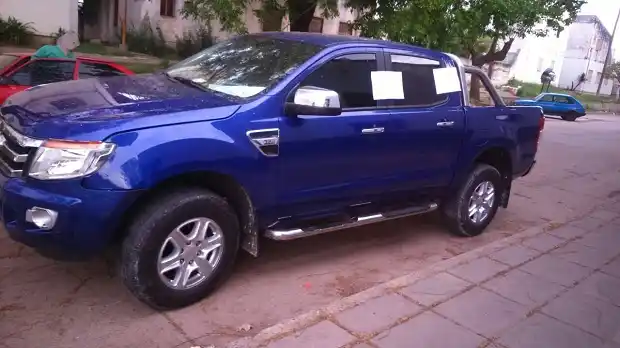 Cuatro hombres fueron detenidos en un confuso hecho con una camioneta