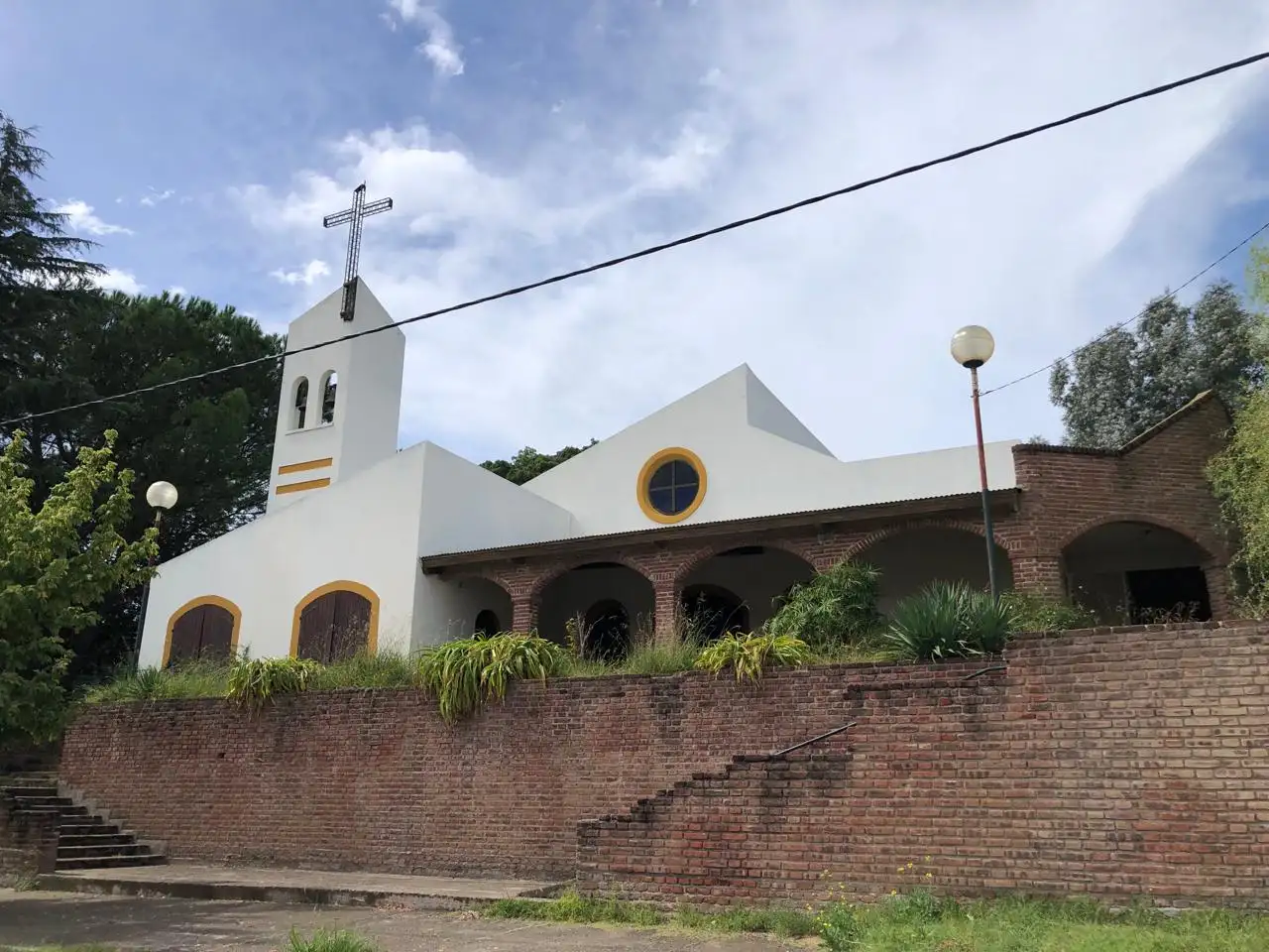 La capilla de San Francisco, señalada por los vecinos como un foco donde se reúnen jóvenes con padecimientos por consumos problemáticos.