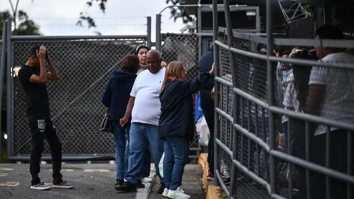 Familiares de presos políticos en el penal El Rodeo I